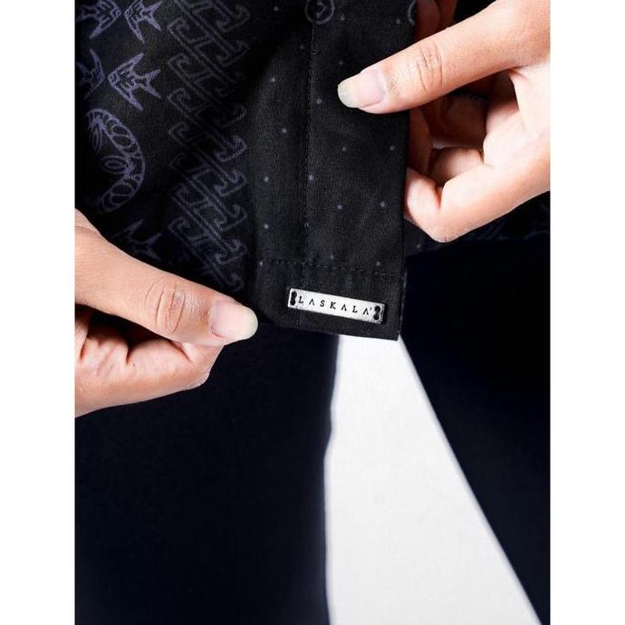 Promo Laskala Woman - Sentani | Blouse Batik Hitam Lengan Panjang