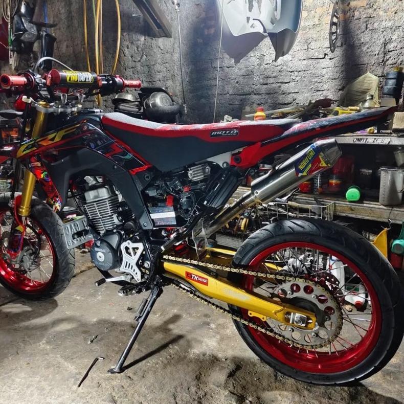 Jok motor trail model GORDON TEBAL TINGGI RATA KLX BF CRF 150L ( tangki & body standart )
