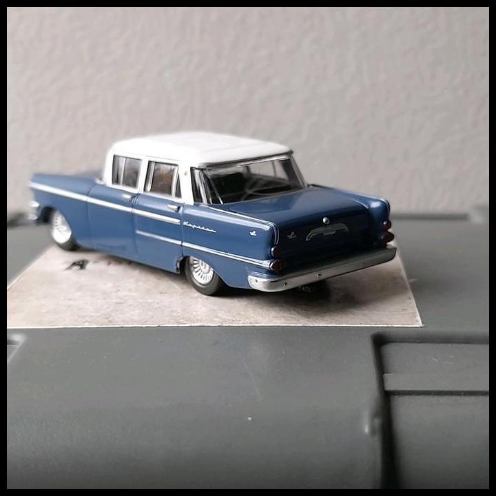 DISKON HERPA SKALA 1:87 - OPEL KAPITAN BIRU ATAP PUTIH (HC16) 