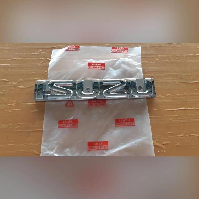 Emblem isuzu panther