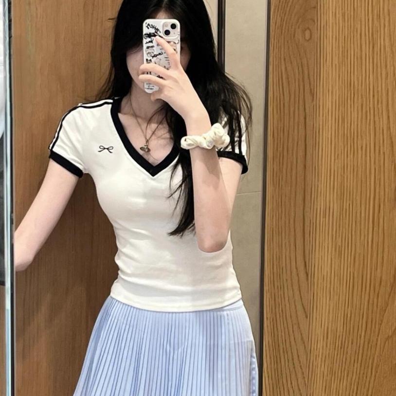 Kaos crop top import sulaman busur leher V putih wanita korean