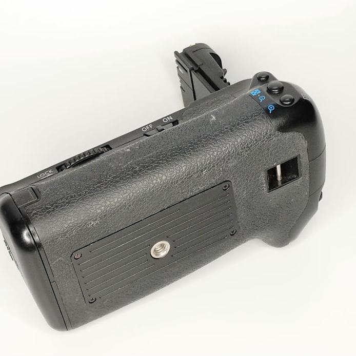 Canon Bg-E9 Battery Grip For The Canon Eos 60D(Original) Second
