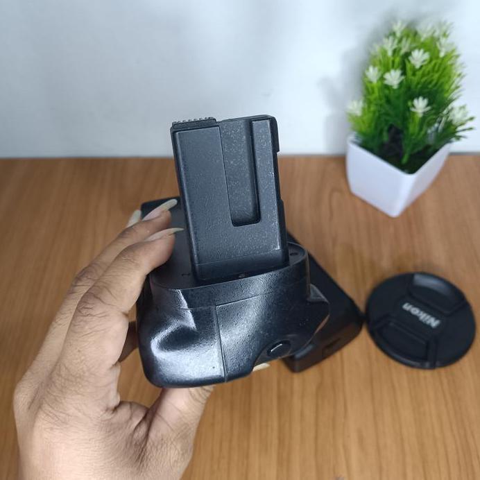 Batre Grip Nikon D5300/D5200/D3400 Battery Grip 2Nd