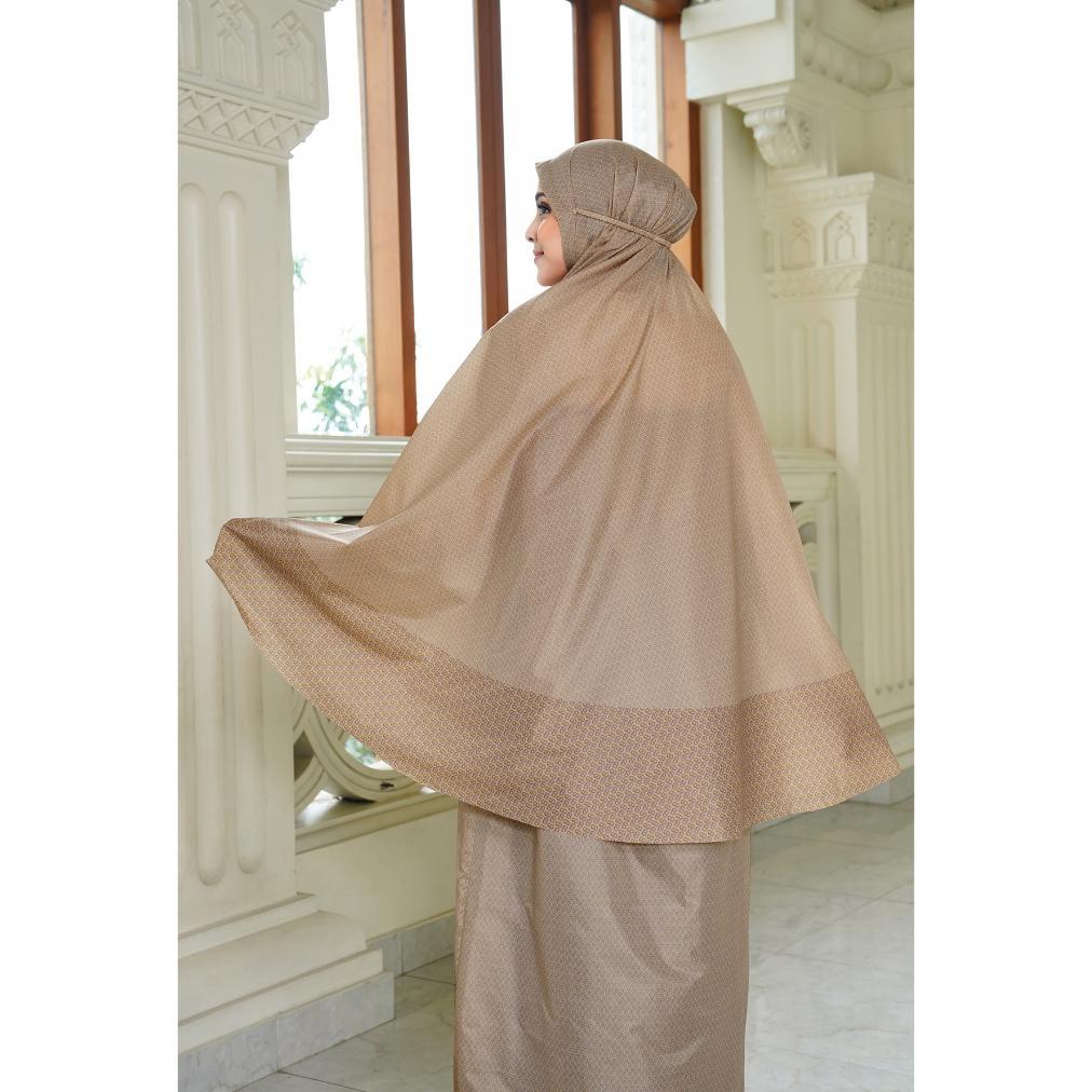 Tapis de Fleur Capsule Prayer Robe