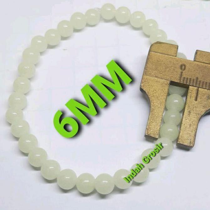 Gelang Batu Pospor Menyala  Di Tempat Gelap