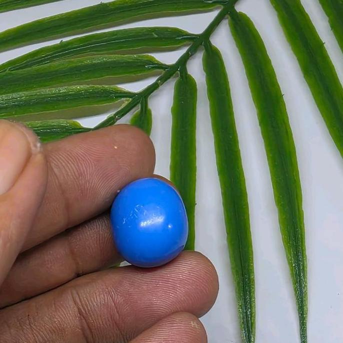 Alat sulap batu bulat menyala di dalam air