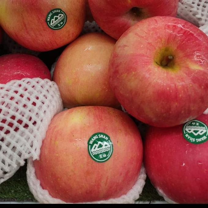 Frutting- Apel Fuji Wangsan Premium Garing Manis No Sun Moon Alpha Dole Wider