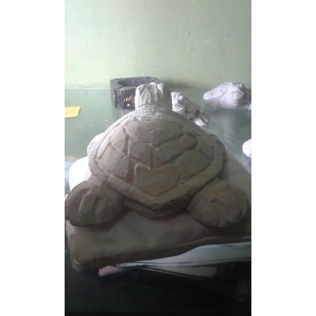 - TOB Patung kura-kura air mancur