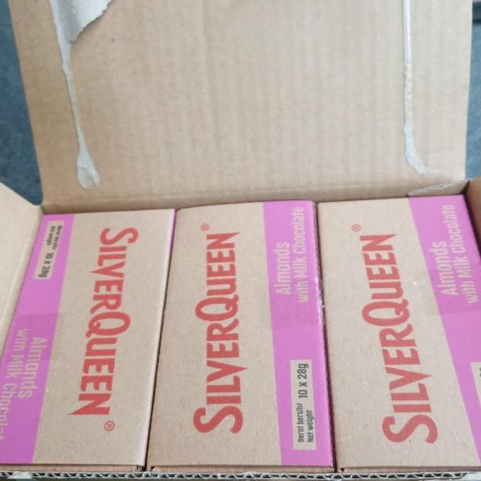 SilverQueen 22gr 1 Box Isi 30pcs - Coklat Mede Almond Mix Rasa Cokelat Snacks