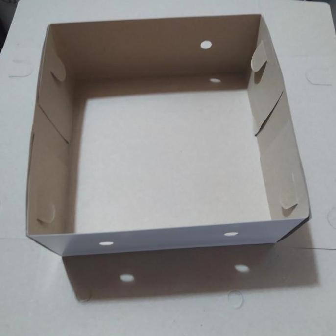 Dus Besek UK 18x18 Putih Polos