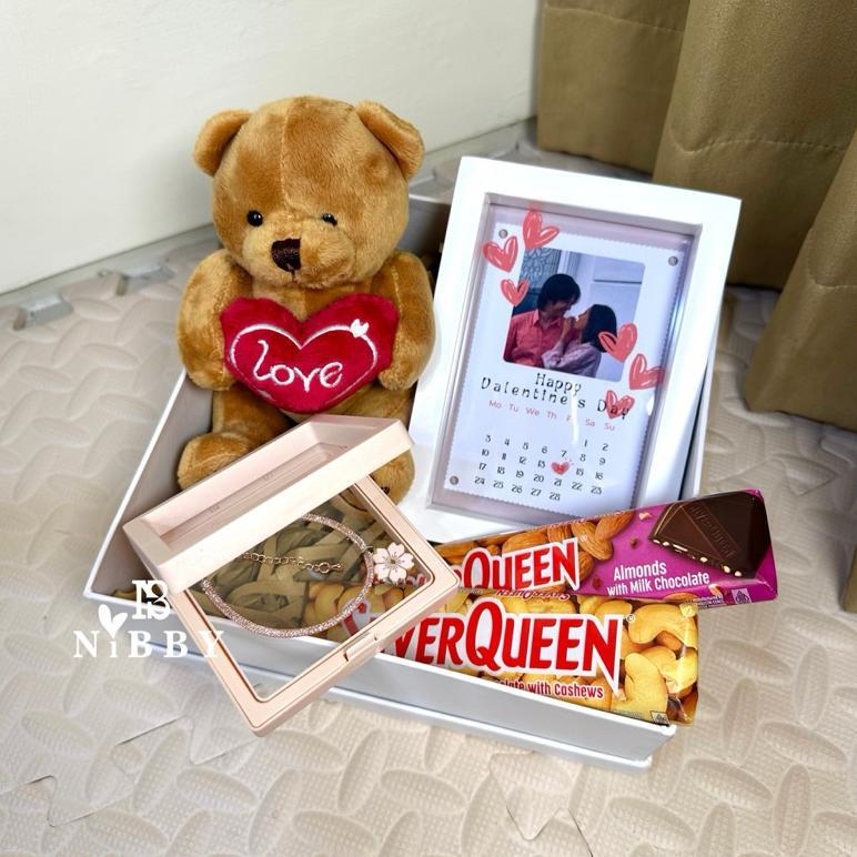 COD HAMPERS SOSWEET Cokelat Silverqueen 62gr Buket Bunga Dried Flower Bucket Boneka Doll Kado Ultah 