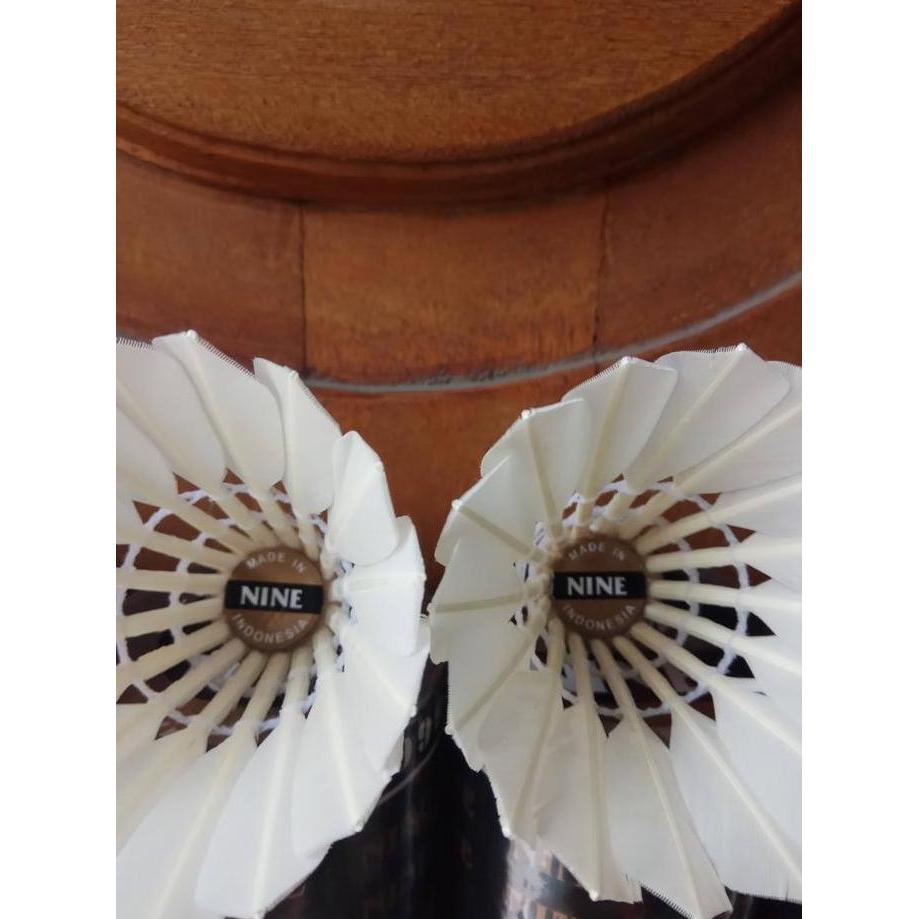 Loop- Shuttlecock Nine Hitam Badminton Bulu