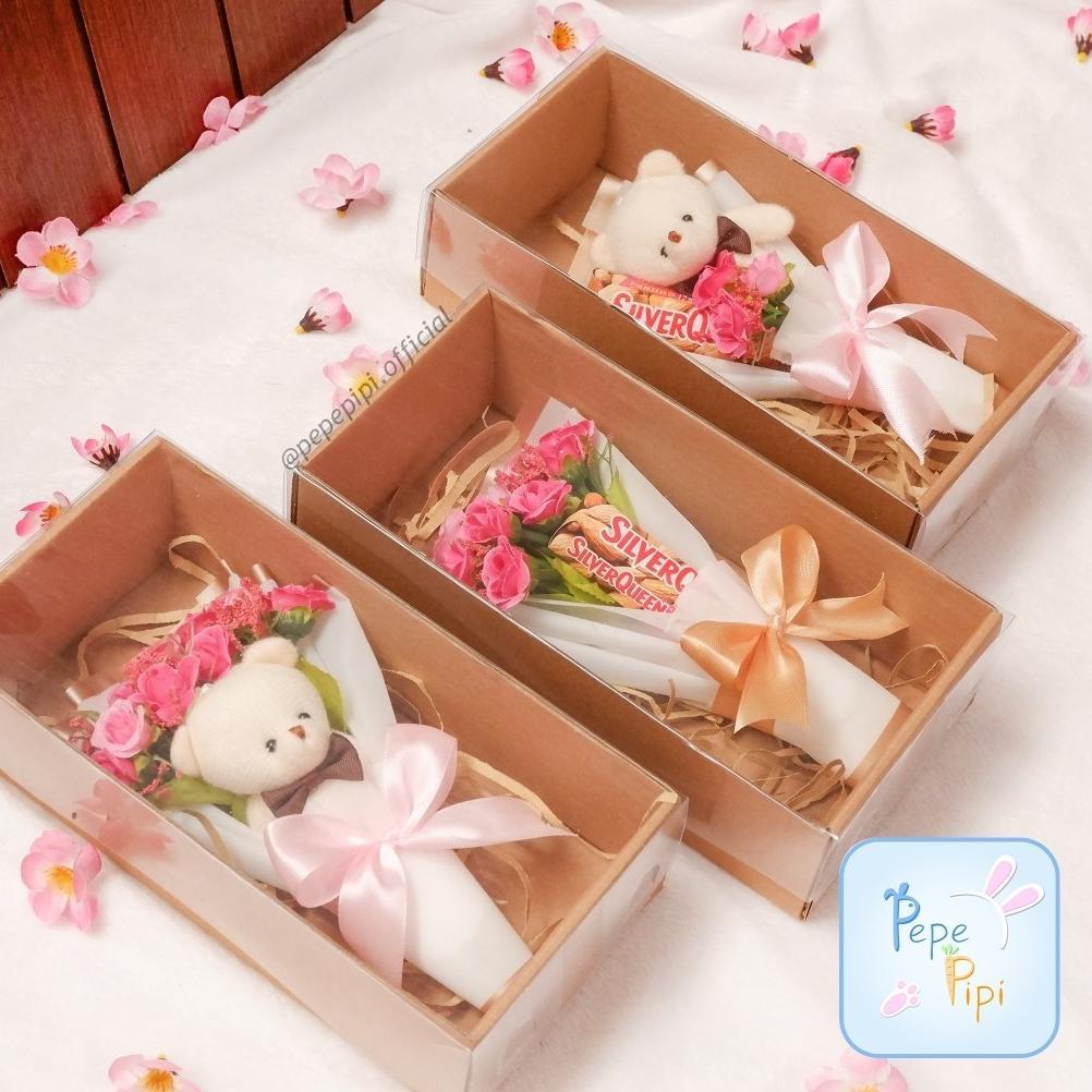 Mega Sale Buket bunga coklat dan boneka beruang FREE CARD box hadiah sweet flower box / mini bouquet