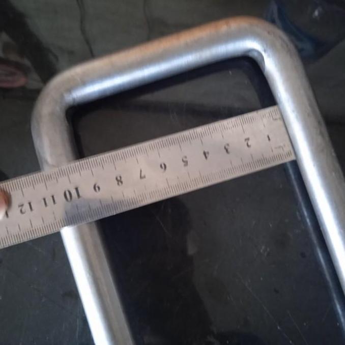 Behel u bolt bak Fuso