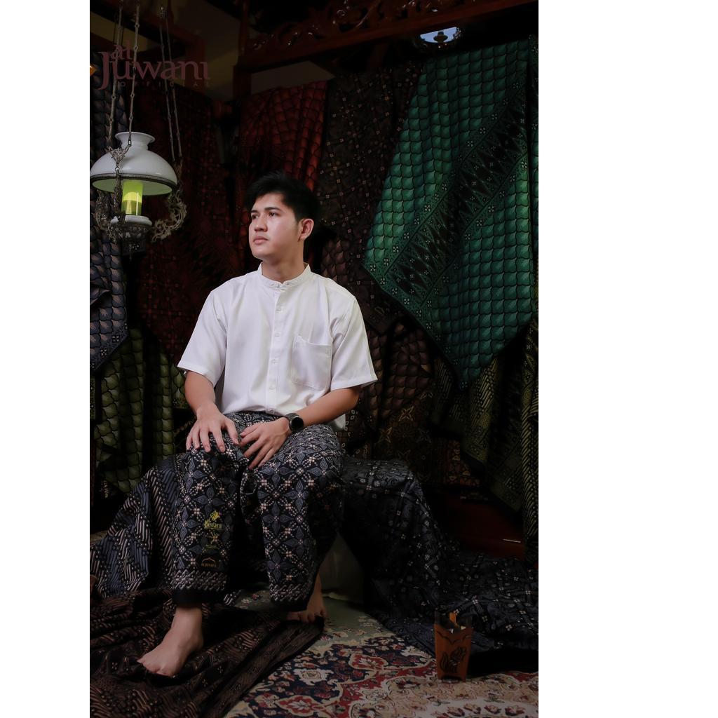 Sarung batik Aljuwani motif Kawung Truntum (Sky Blue) | Sarung Batik Halus | Sarung Premium
