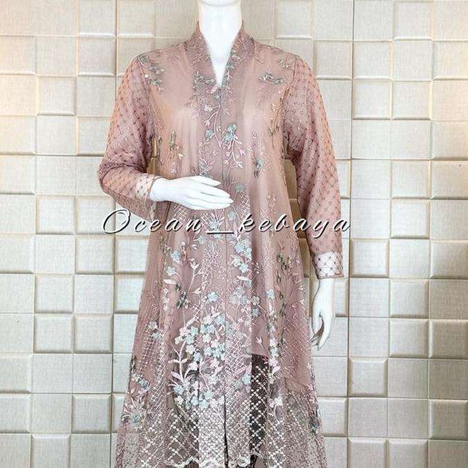 Kebaya Kartini Tunik Bunga Garden dengan Motif Elegan dan Cantik