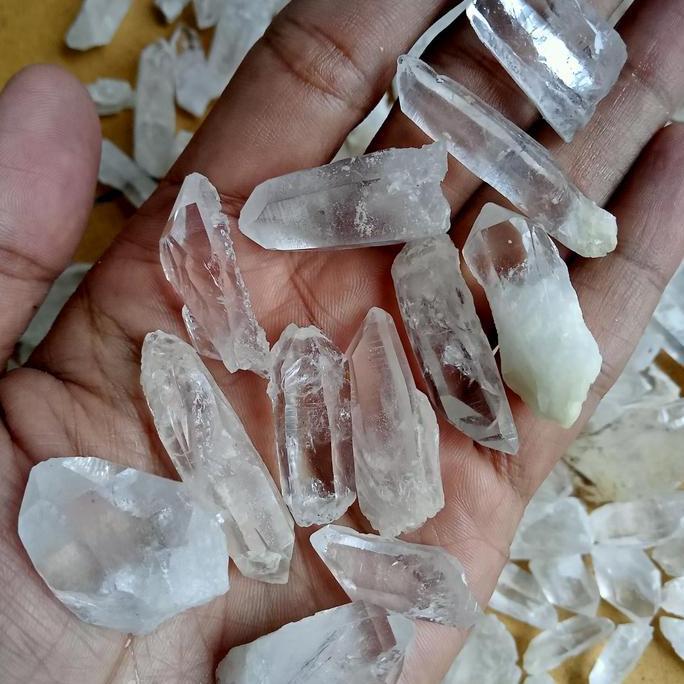 Rough Kecubung Air - Es /Ice Quartz / Kinyang Air Es - Bahan Batu Akik