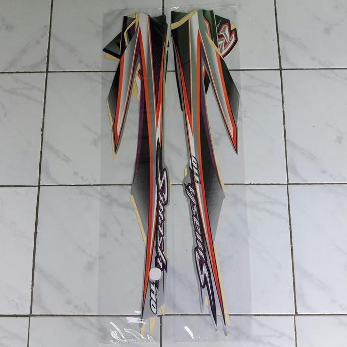 stiker striping body motor Smash 110 r 2005 silver-hitam