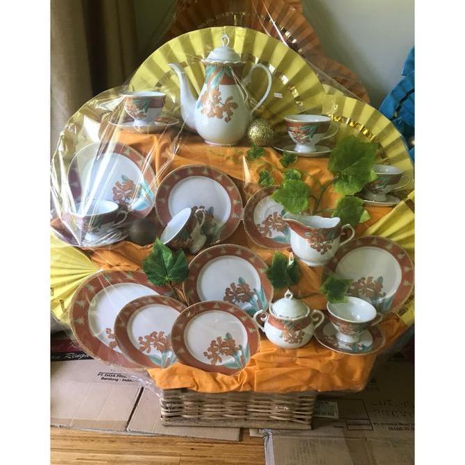 Parcel Lebaran isi Makanan Minuman dan Perlengkapan Rumah