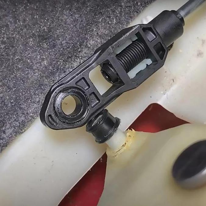 bushing bos karet persneling kabel transmisi Suzuki Ertiga manual.