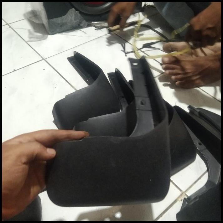 TERLARIS KARPET LUMPUR MUD GUARD MOBIL AVANZA LAMA / XENIA LAMA 2004 UP KANAN BELAKANG 