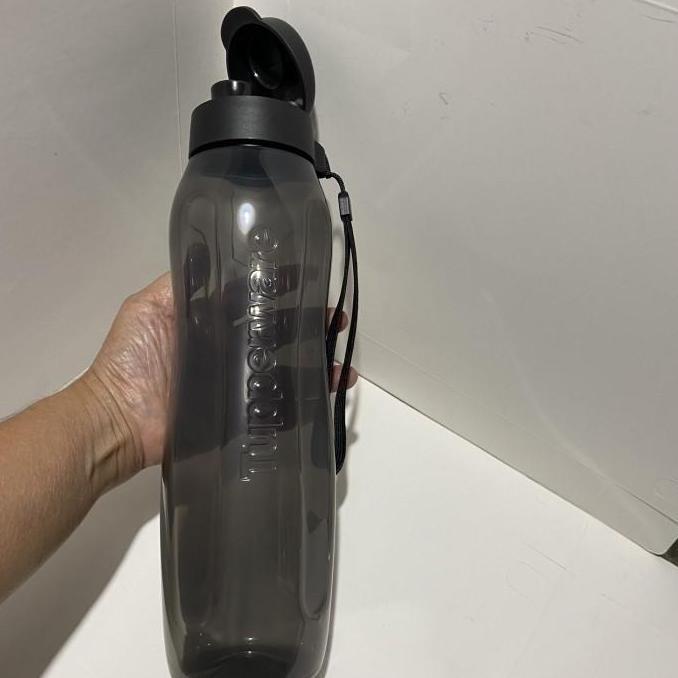 Tupperware Botol minum ukuran 1 Liter