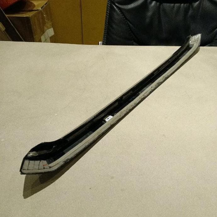Cover Garnish Lis Atas Bemper Depan Yaris Cross Hybrid 2022 2023 2024 Original Bekas