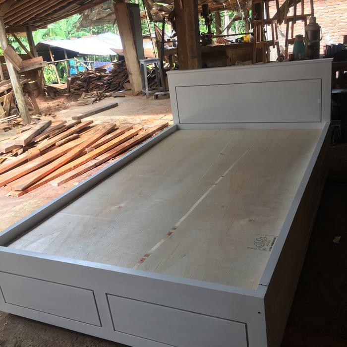 Dipan laci ukuran 100x200 warna putih