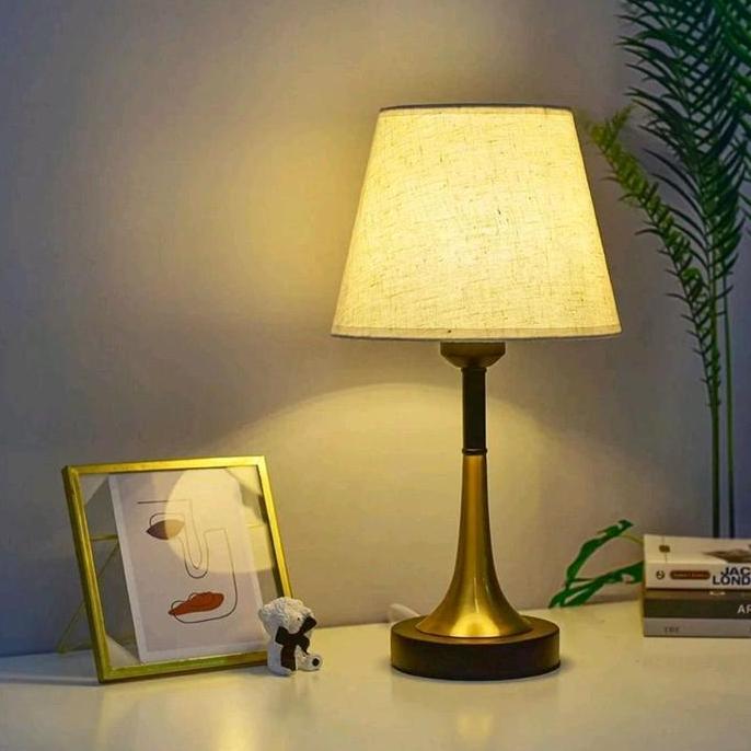 Lampu Meja Nakas Kamar Tidur Ruang Tamu Kantor Modern Besi Kuning Usb
