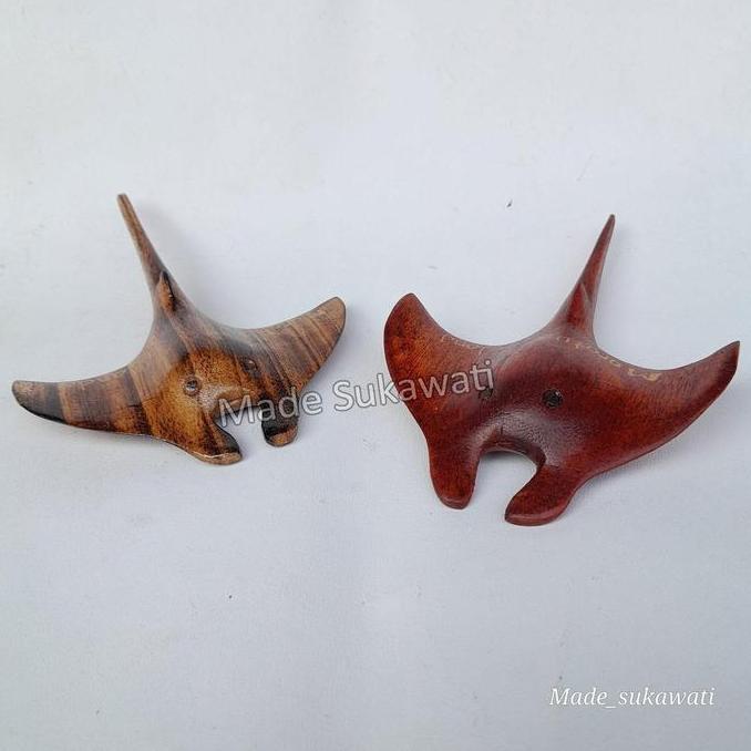 """] Hiasan bahan kayu motif ikan Pari