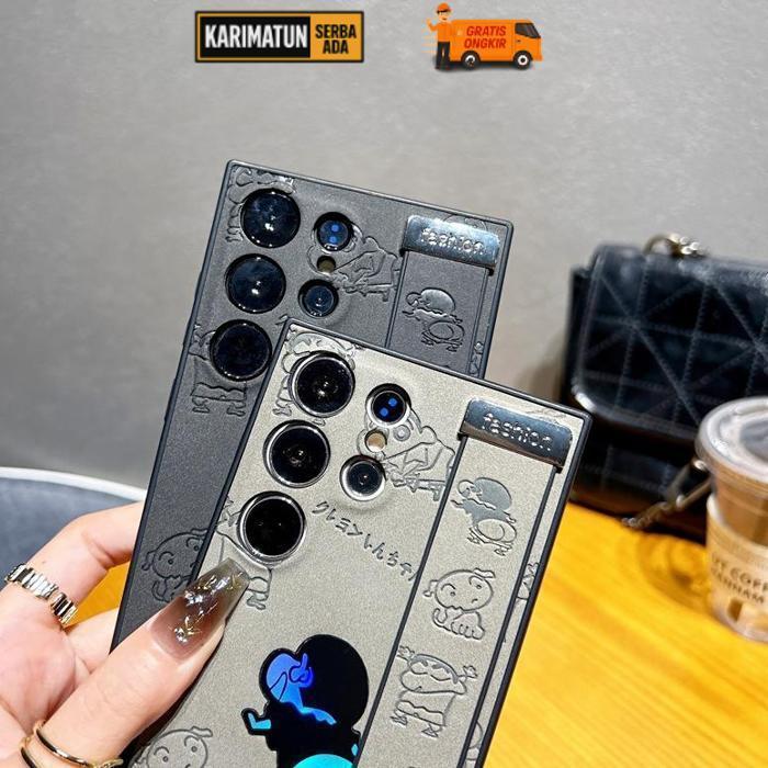 Diskon Crashstar Laser Funny Crayon Shin Chan Leather Wristband Phone Case For Samsung Galaxy S25 Ul