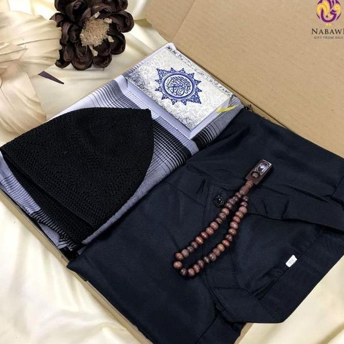 Hampers / Kado Cowok Paket Sarung Baju Koko Alquran Tasbih Dan Peci