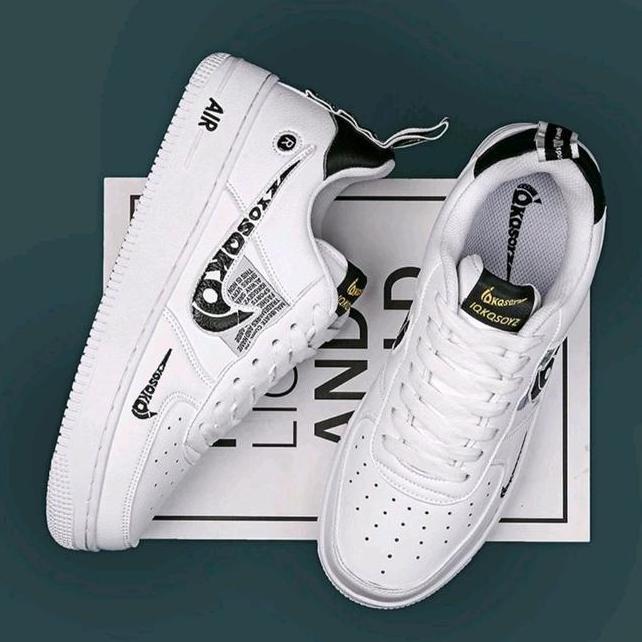 Sepatu Sneaker Putih Hitam Pria Wanita Sepatu Kasual Sport Sepatu Sekolah Sepatu Jalan