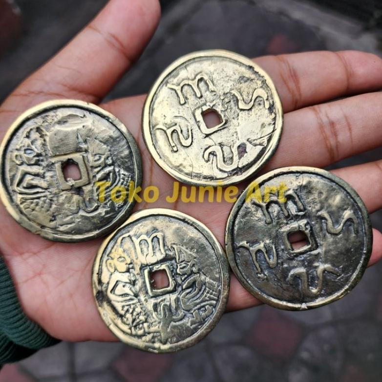 Dindaseller6 - Uang Koin Kuningan Motif Wayang Warna Emas Koleksi Mahar Dan Antik