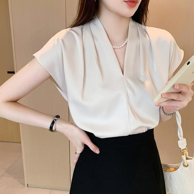 Atasan Wanita Satin V-Neck Blus Lengan Pendek Gaya Korea, Cocok untuk Kantor