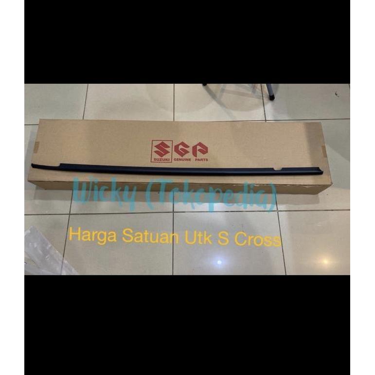 Lis Karet Kaca Luar Pelipit Suzuki S Cross Satuan Suzuki SGP