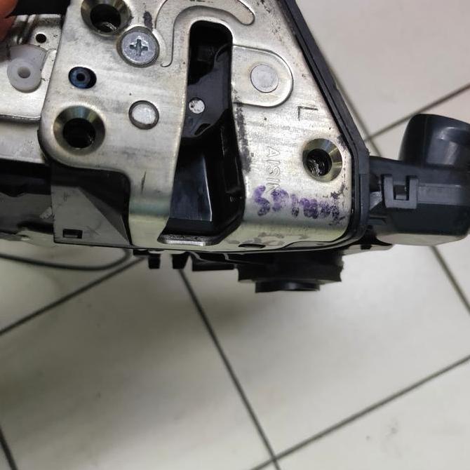 N Doorlock Pintu Depan Kiri Original Toyota Rush Terios