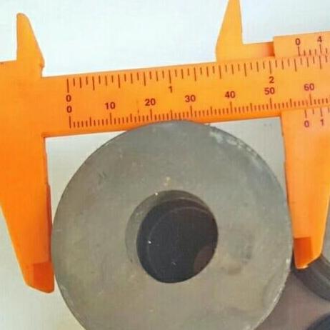 New- Magnet jenis ferrite model donat di ambil dari bekas magnet microwave