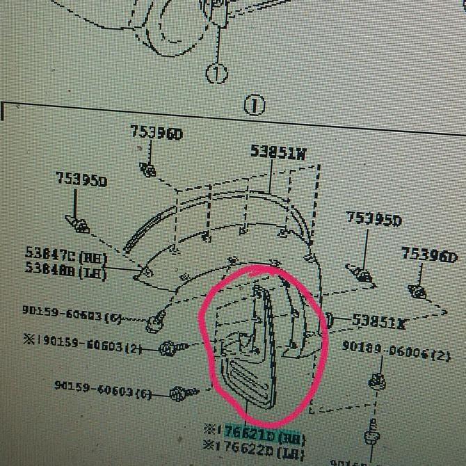 Plastik Penahan Lumpur-Karpet Lumpur Fortuner Bagian Depan Original Terbatas