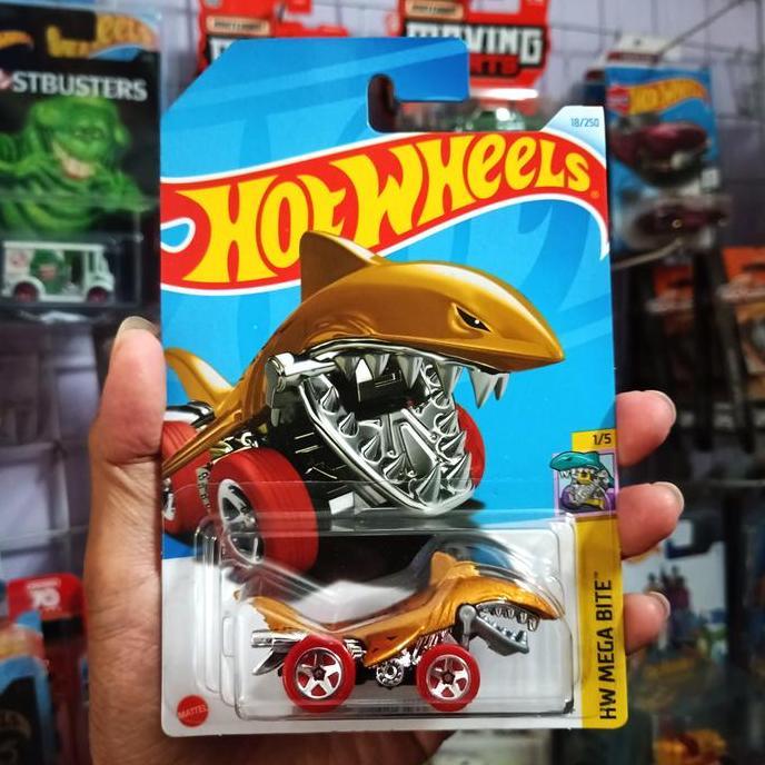 Hot Wheels Shark Bite Hiu Gold