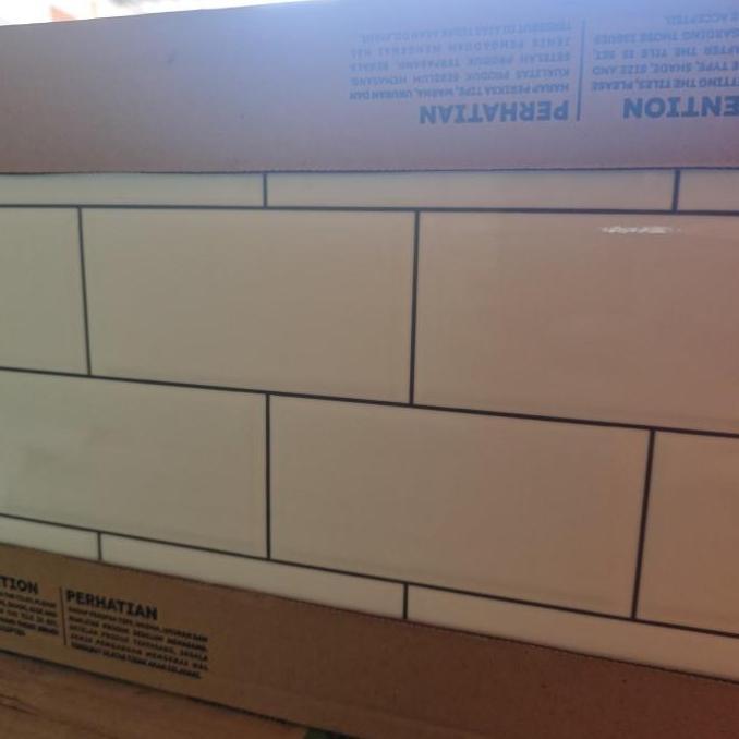 KERAMIK 25X50 BATA PUTIH INTERLAKEN KERAMIK 25X50 BEVEL