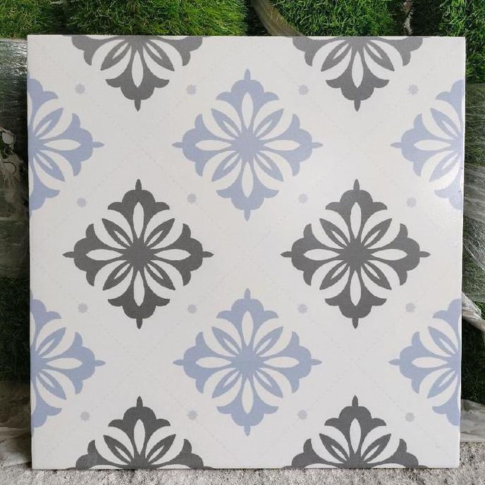 KERAMIK 40X40 MATT MOTIF BATIK ABU BIRU PUTIH BUDSABA