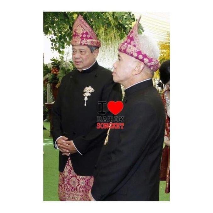 songket pria rumpak kain sarung adat palembang laki-laki melayu tenun