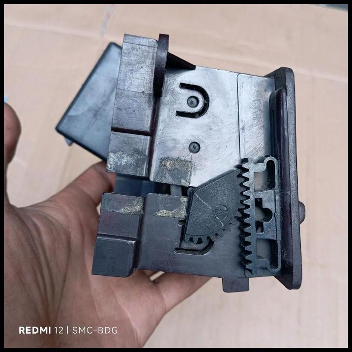 DISKON KISI LUBANG LOBANG AC DASHBOARD BAGIAN KANAN RH TOYOTA CORONA AT 151 ORIGINAL COPOTAN 