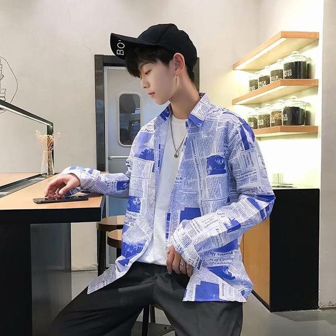 Kemeja Lengan Panjang Motif Koran untuk Pria