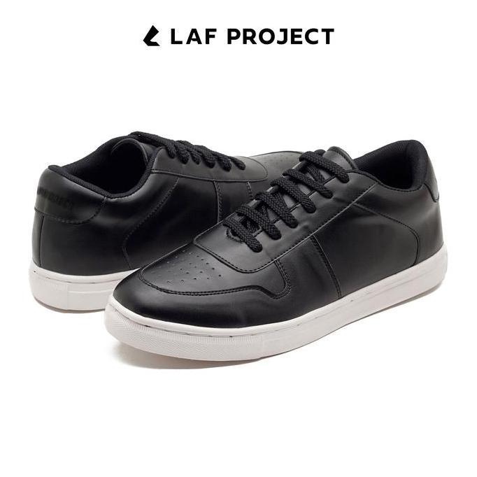 Sepatu Sneakers Pria Casual Snekers Hitam Putih Black Polos Shoes - Air Adams LAF Project