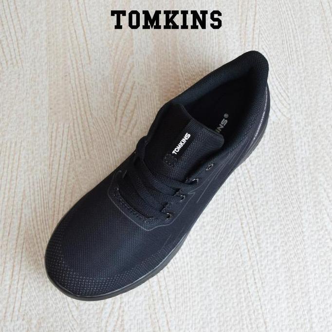 TOMKINS Axel - Hitam Sepatu Sekolah