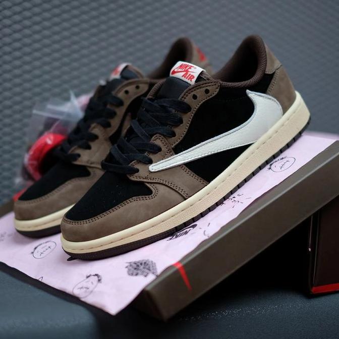 Nike Air Jordan 1 Low Travis Scott BNIB Perfeck