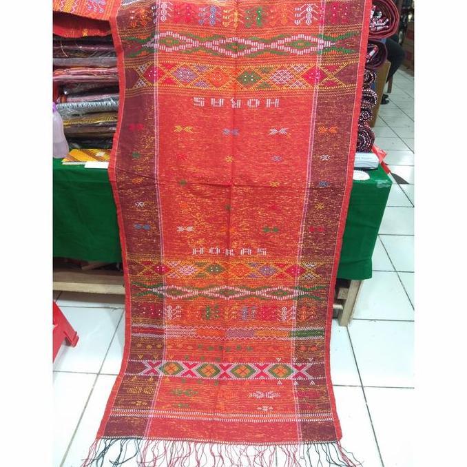 ulos Sadum merah horas