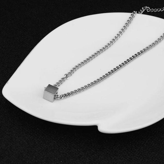 Cod,Bisa- Kalung Titanium Pria Wanita Kalung Rantai Bandul Nine Bts